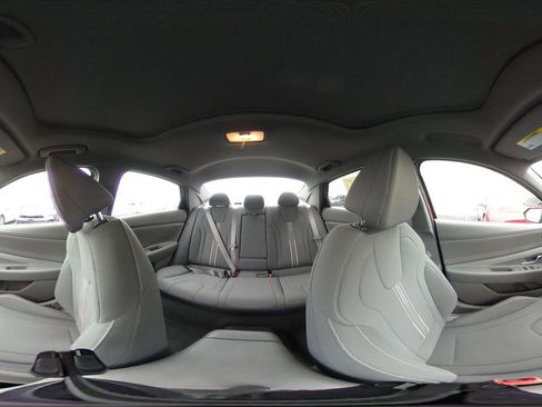 Used 2025 Hyundai Elantra SEL image 43