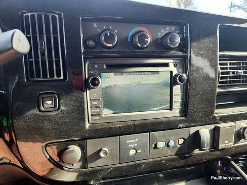 Used 2018 GMC Savana 2500 w/ Enhanced Convenience Package image 3