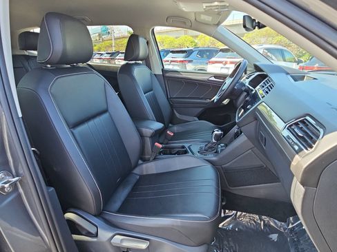 Used 2024 Volkswagen Tiguan SE FWD image 10