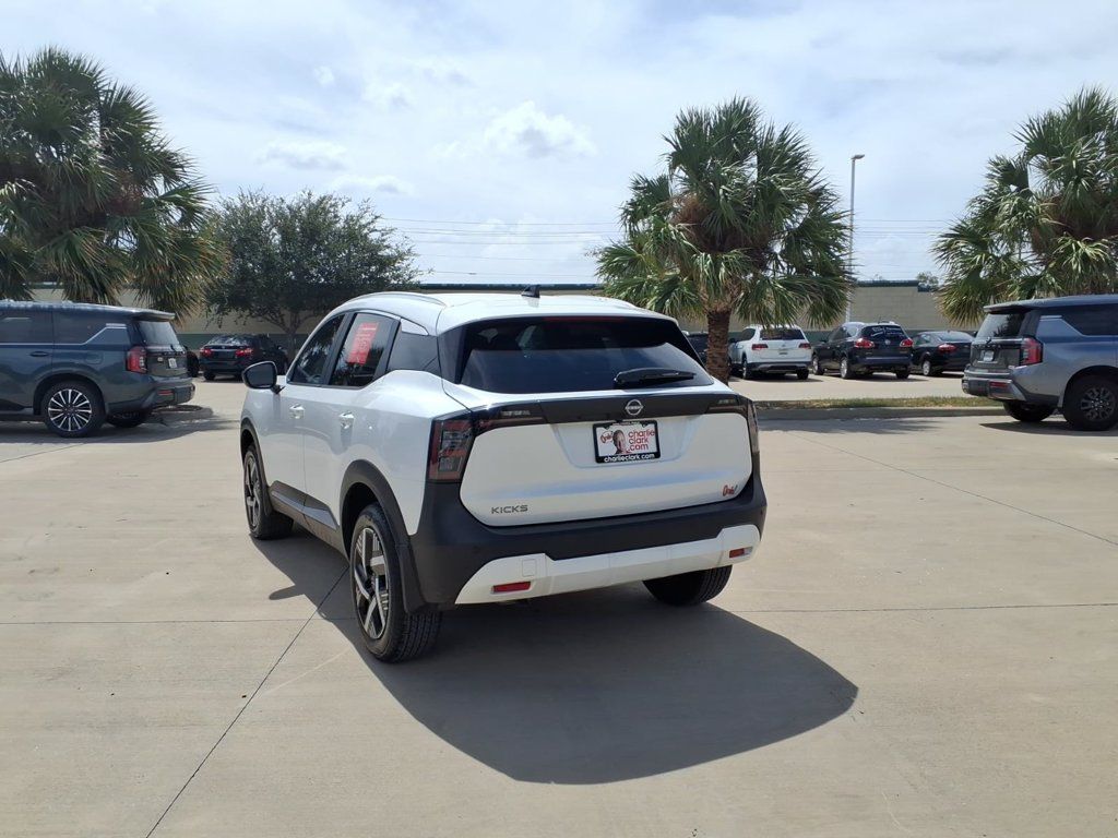 Used 2026 Nissan Kicks SV FWD image 3