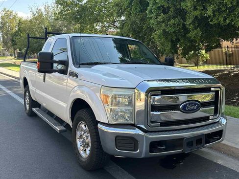 Used 2013 Ford F250 XLT w/ XLT Interior Pkg RWD image 2