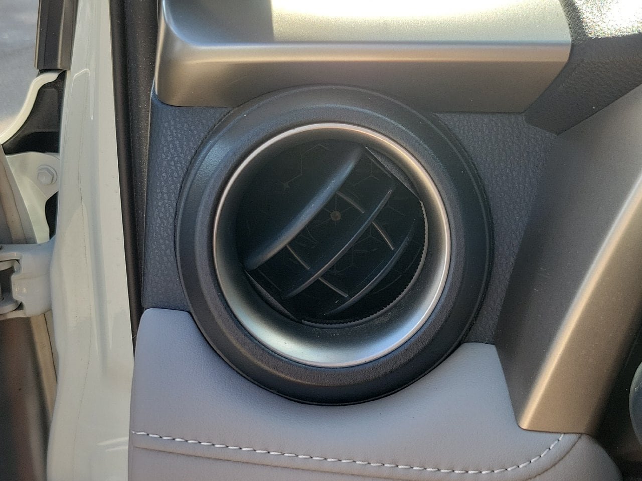 Used 2014 Toyota RAV4 Limited FWD image 31