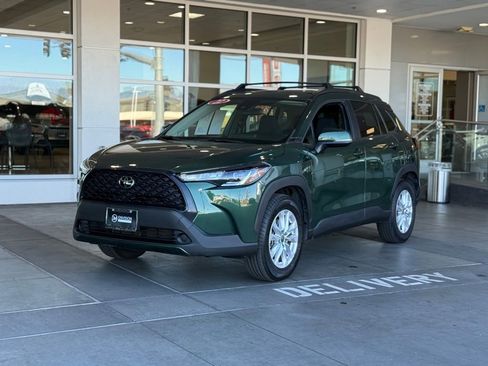 Used 2022 Toyota Corolla Cross LE image 2