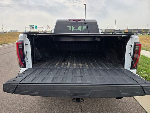 Used 2024 GMC Sierra 2500 AT4 w/ AT4 Premium Plus Package AWD/4WD image 10