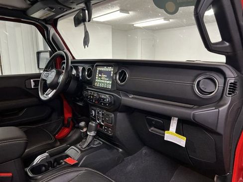 Used 2023 Jeep Wrangler Sahara w/ Cold Weather Group image 29