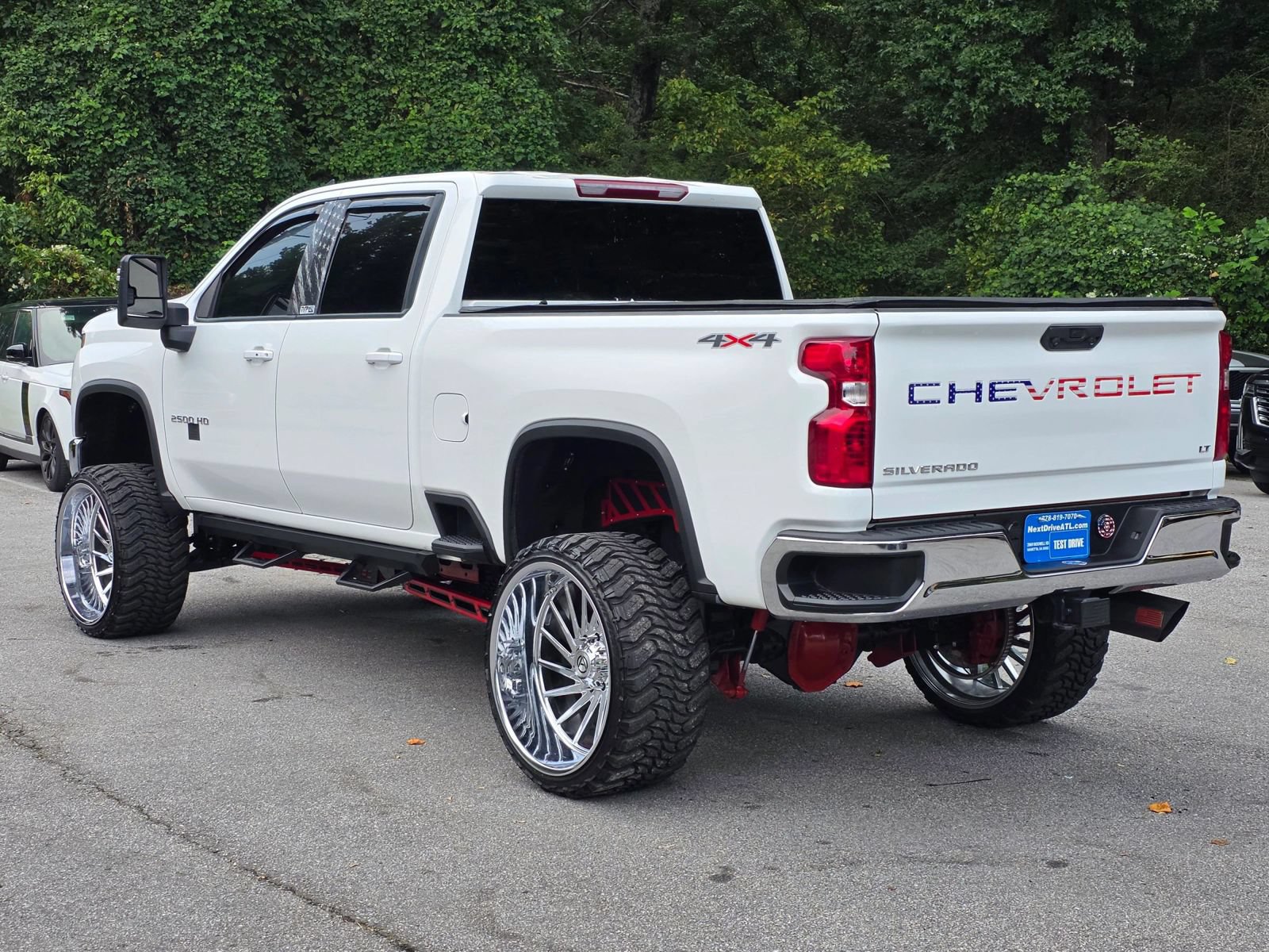 Used 2024 Chevrolet Silverado 2500 LT AWD/4WD image 5