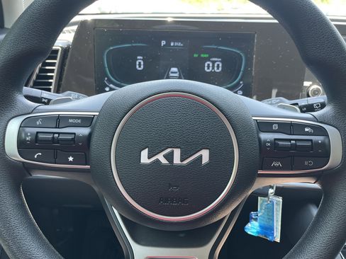 Used 2025 Kia Sportage LX image 11