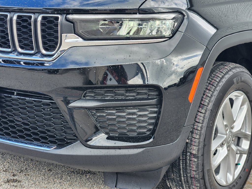 New 2026 Jeep Grand Cherokee Laredo RWD image 7