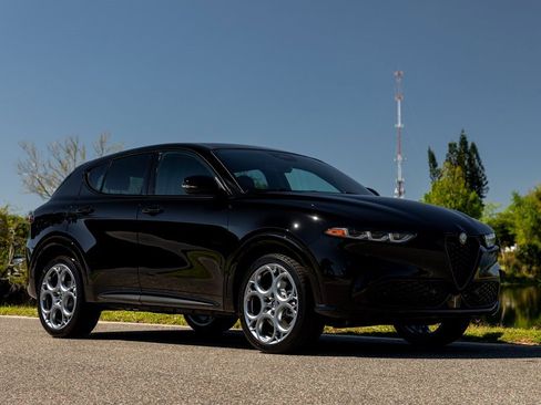 New 2025 Alfa Romeo Tonale w/ Premium Package image 2