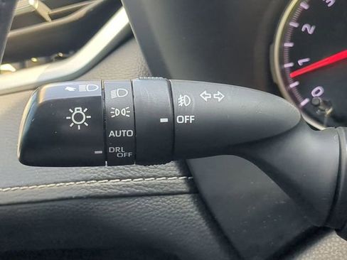 Used 2022 Toyota RAV4 XLE Premium image 27