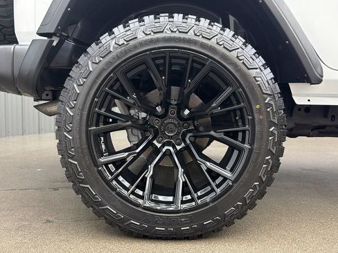 Used 2024 Jeep Wrangler Unlimited AWD/4WD image 11
