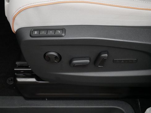 Certified 2025 Volkswagen ID. Buzz 1st Edition RWD image 20