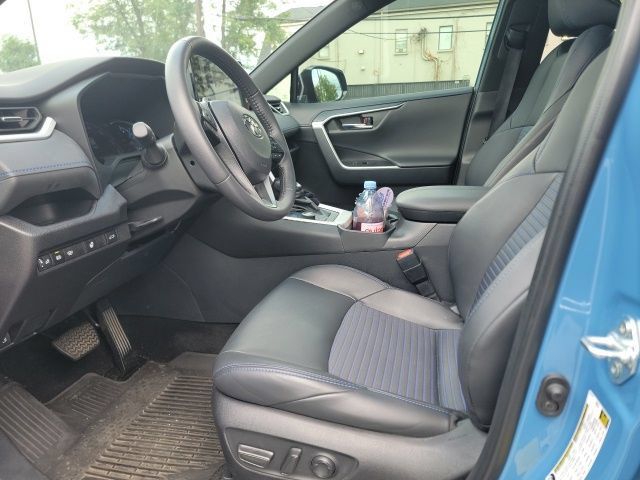 Used 2025 Toyota RAV4 XSE w/ Weather Package AWD/4WD image 13