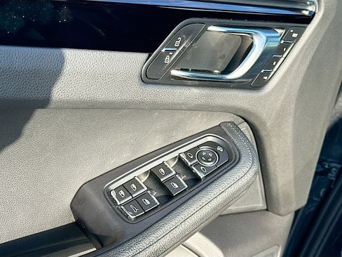 Used 2022 Porsche Macan image 18