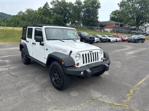 Used 2013 Jeep Wrangler Unlimited Sahara AWD/4WD image 2