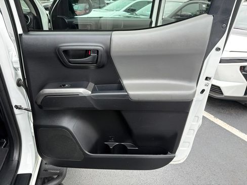 Certified 2019 Toyota Tacoma SR5 AWD/4WD image 12