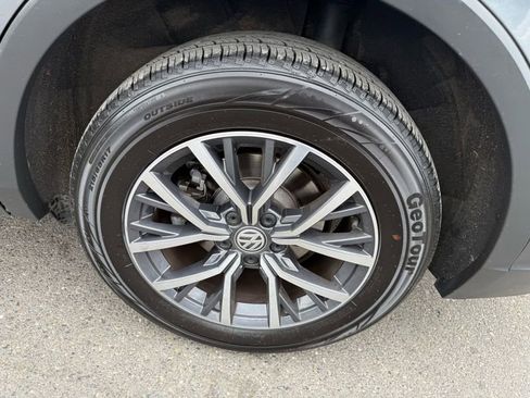 Used 2020 Volkswagen Tiguan SE image 2