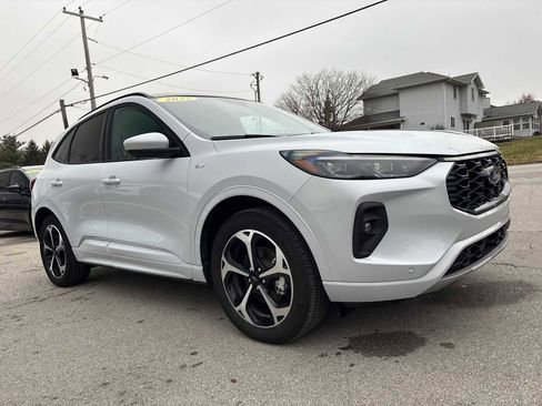 Used 2025 Ford Escape ST-Line Elite w/ Premium Technology Package image 4