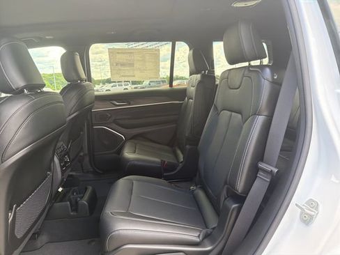 New 2026 Jeep Grand Cherokee L Limited AWD/4WD image 40