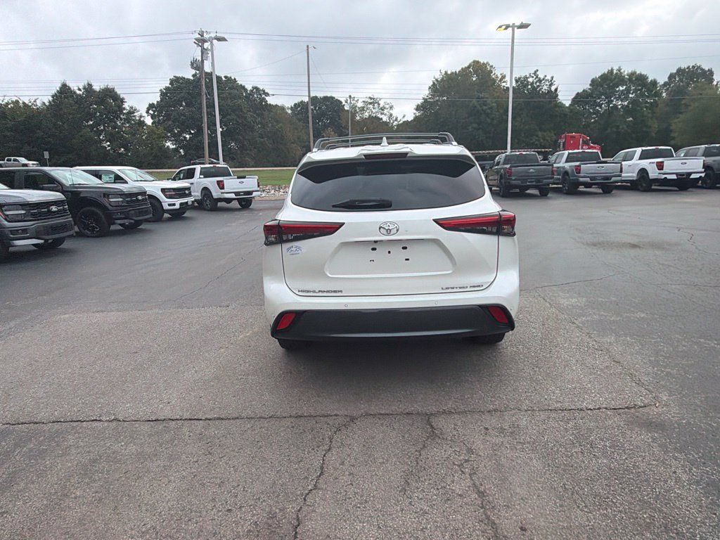 Used 2020 Toyota Highlander Limited AWD/4WD image 4