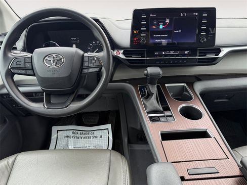 Used 2023 Toyota Sienna LE image 10
