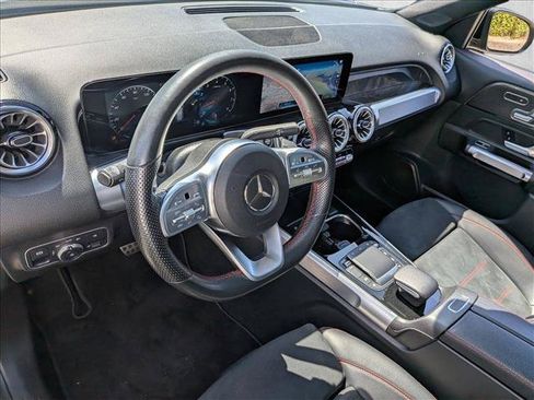 Used 2022 Mercedes-Benz GLB 250 4MATIC image 9