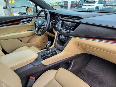 Used 2017 Cadillac XT5 Premium Luxury w/ Driver Assist Package AWD/4WD image 34