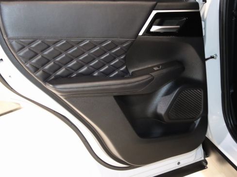 Used 2024 Mitsubishi Outlander 4WD Plug-In Hybrid image 54