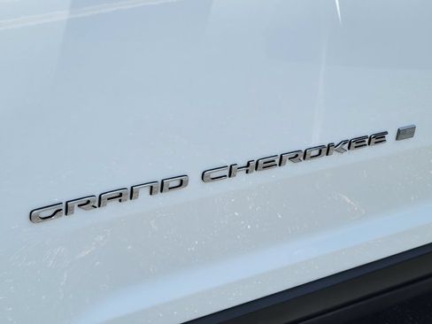 Used 2023 Jeep Grand Cherokee Limited RWD image 23
