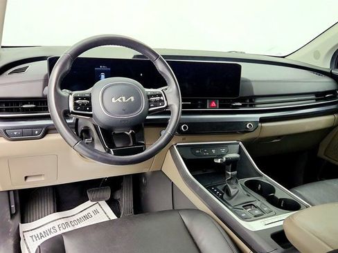 Used 2025 Kia Carnival FWD image 12