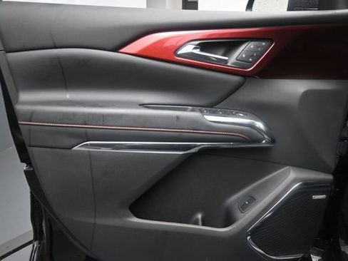 Used 2026 Chevrolet Traverse RS FWD image 19