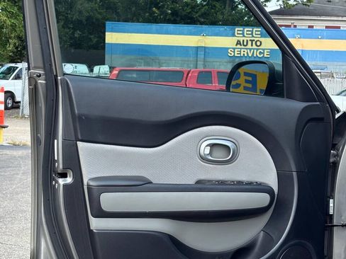 Used 2016 Kia Soul w/ Convenience Package FWD image 9