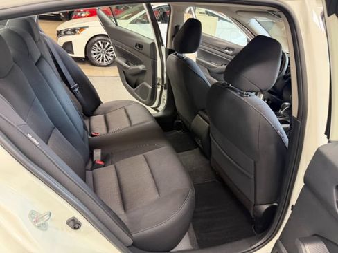 Used 2025 Nissan Altima 2.5 SV FWD image 30