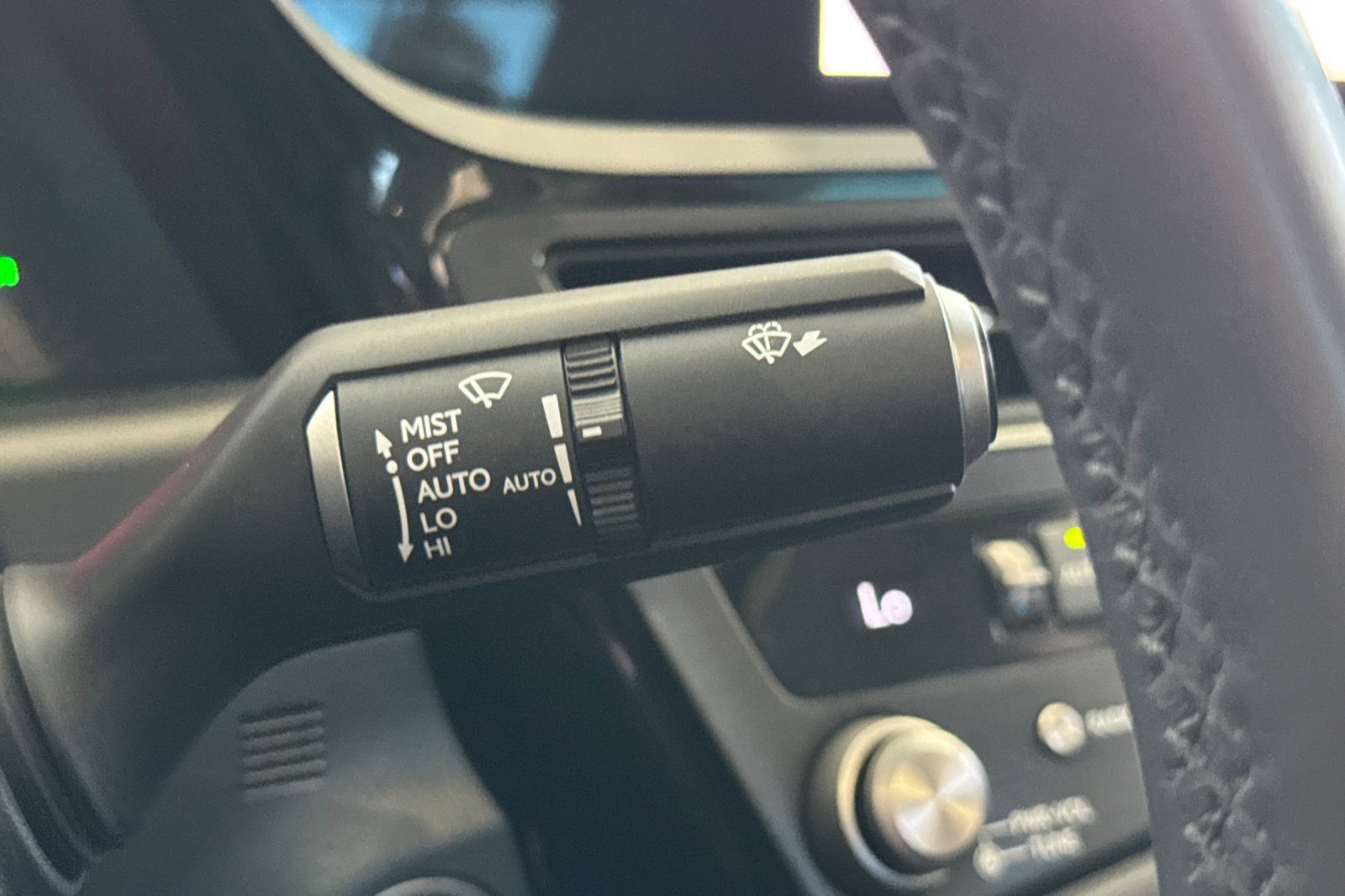 Certified 2025 Lexus ES 300h w/ Premium Package FWD image 32