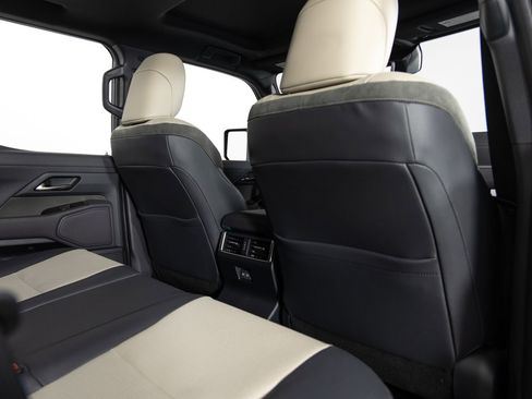 Used 2025 Lexus GX 550 image 23