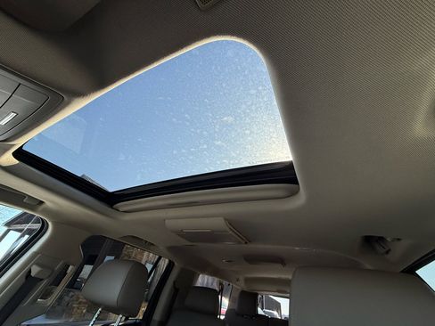 Used 2019 Chevrolet Suburban Premier image 40