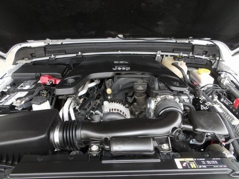 Used 2020 Jeep Wrangler Unlimited Freedom Edition image 36