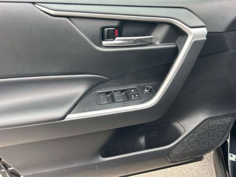 Used 2021 Toyota RAV4 XLE FWD image 25
