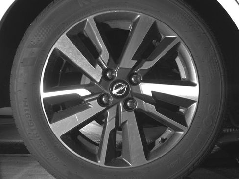Used 2025 Nissan Versa SV FWD image 15