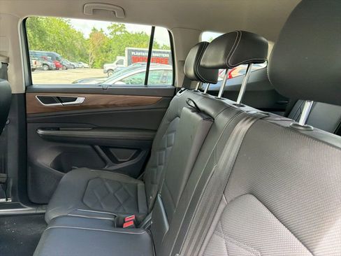 Used 2024 Volkswagen Atlas SE image 11