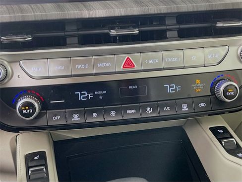 Used 2023 Kia Telluride EX w/ EX Captain's Chair Package image 17