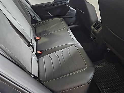 Used 2025 Volkswagen Taos SE image 15