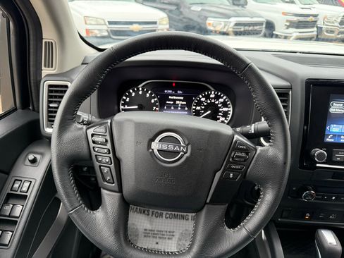 Used 2022 Nissan Frontier SV w/ Technology Package image 13