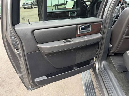 Used 2016 Lincoln Navigator L Reserve AWD/4WD image 28