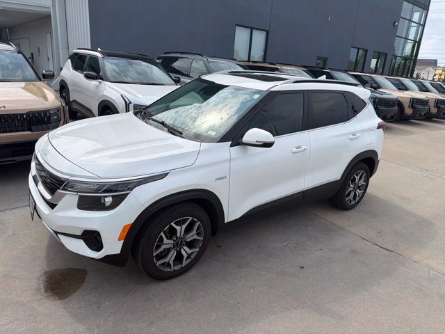Used 2022 Kia Seltos EX AWD/4WD image 2