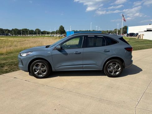 Used 2023 Ford Escape ST-Line Select AWD/4WD image 6