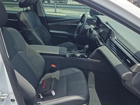 Used 2025 Toyota Camry XLE FWD image 9