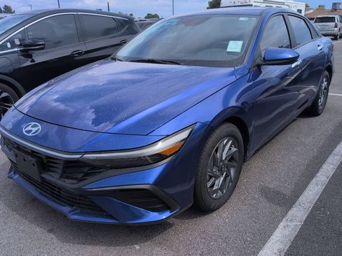 Used 2024 Hyundai Elantra SEL FWD image 2
