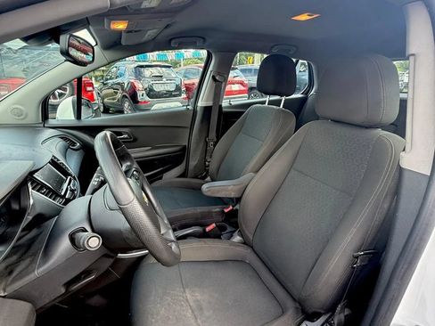 Used 2021 Chevrolet Trax LS FWD image 8