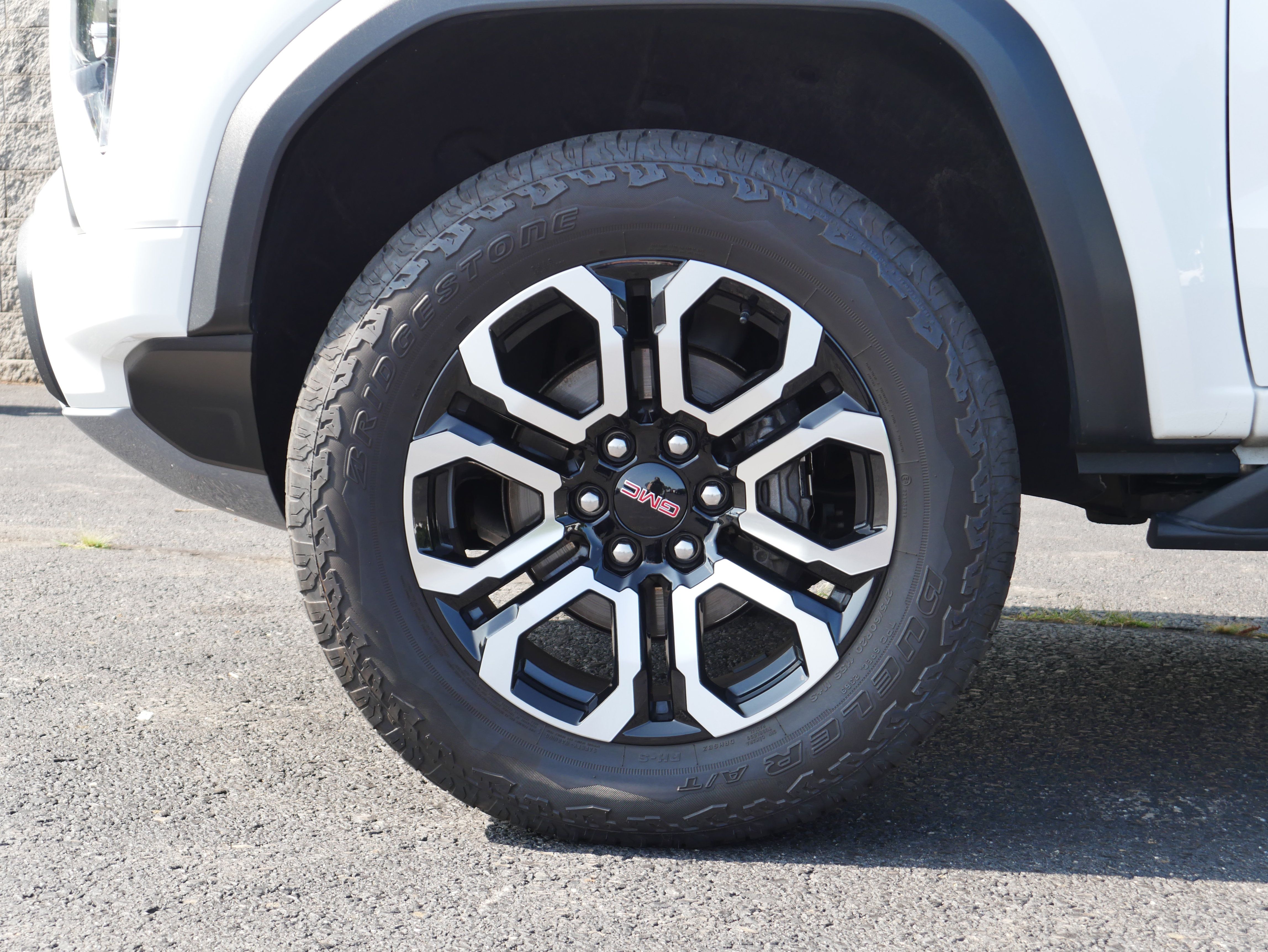 Certified 2025 GMC Canyon AT4 w/ Nightfall Edition AWD/4WD image 13
